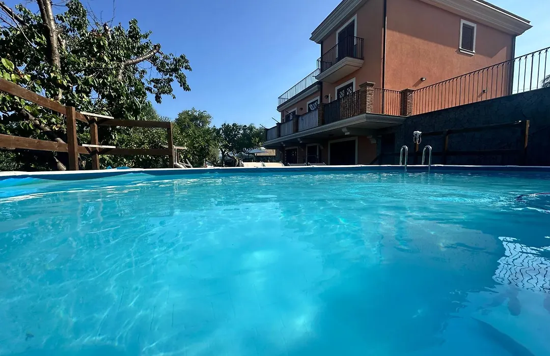 Villa Feluchia Tra Il Mare E Il Vulcano-1